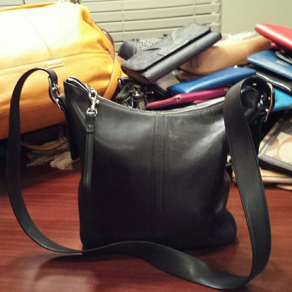 Coach Handbags - Coach leather Blk bag